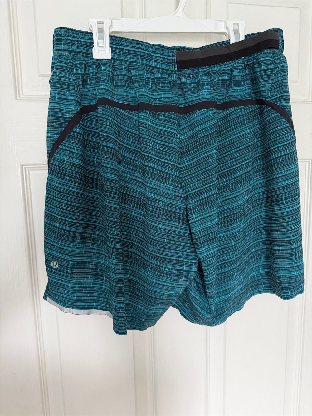 Lululemon Run Response Heathered  Green and black lined Shorts  Mens Large